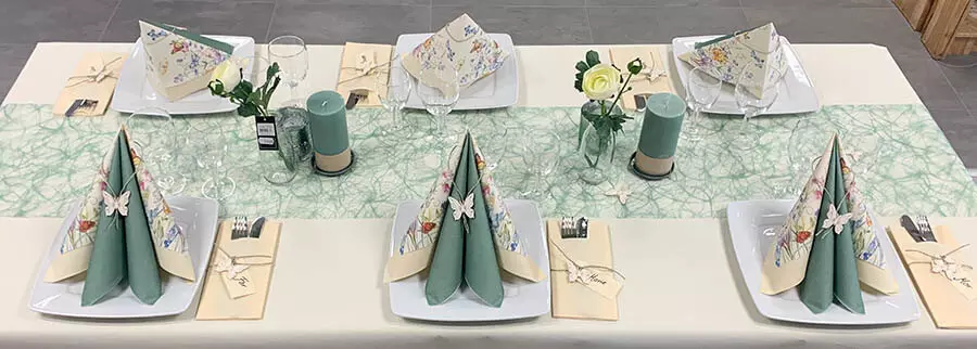 Creme/grøn borddækning