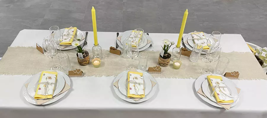 Gul borddækning